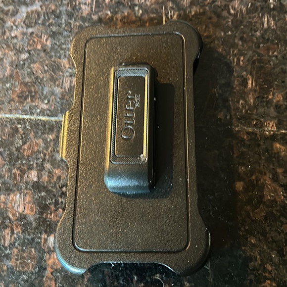 EUC with box. Includes two piece inner shell, rubber outer shell & belt clip. - Picture 3 of 3